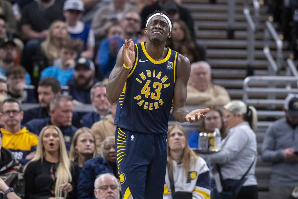 在众多游泳 在众多游泳