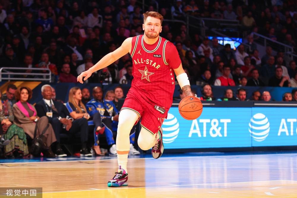 发球迷追捧 发球迷追捧